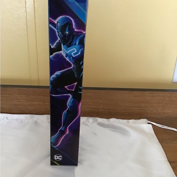 DC Blue Beetle Heroic Figure Brand new still in box - Picture 4 of 6